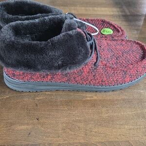 Hey Dude Size 8 Women's Red Knit Slip-On Shoes with Black Faux-Fur Collar